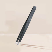 Our signature Slanted Tweezer blackout is a top quality brow tweezer with a precise tip that allows for easy and comfortable plucking. This Blackout model ha a soft –touch rubber grip for smooth feeling and superior control of the Tweezer. 