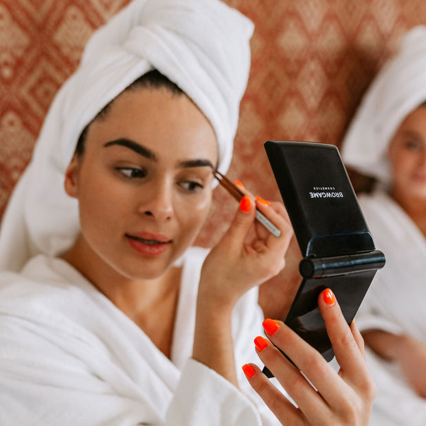 Browgame Cosmetics Signature LED Pocket Mirror will be your new best friend! It’s foldable with a slim design that makes it perfect for the on-the-go makeup application or tweezing. 